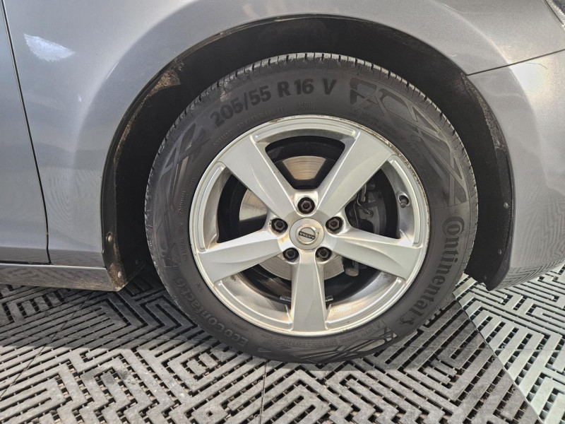 Photo 42 de l'offre de VOLVO V40  D2 2.0D 120 Momentum BVM6 à 12490€ chez MKP Distribution