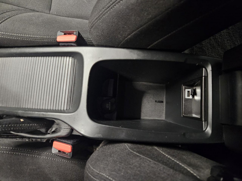 Photo 32 de l'offre de VOLVO V40  D2 2.0D 120 Momentum BVM6 à 12490€ chez MKP Distribution