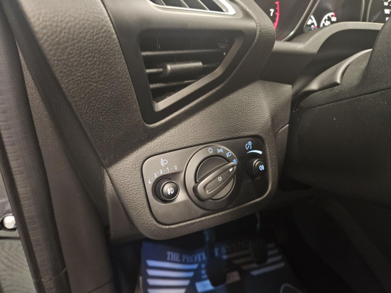 Photo 23 de l'offre de FORD KUGA 1.5 ECOBOOST 150 Titanium BVM à 13990€ chez MKP Distribution