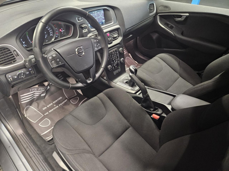 Photo 12 de l'offre de VOLVO V40  D2 2.0D 120 Momentum BVM6 à 12490€ chez MKP Distribution