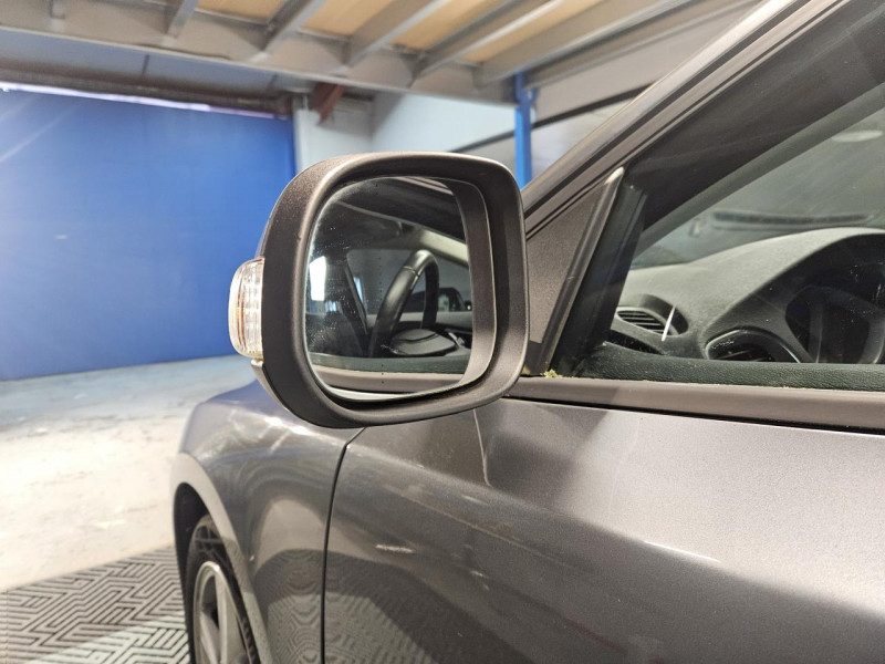 Photo 40 de l'offre de VOLVO V40  D2 2.0D 120 Momentum BVM6 à 12490€ chez MKP Distribution