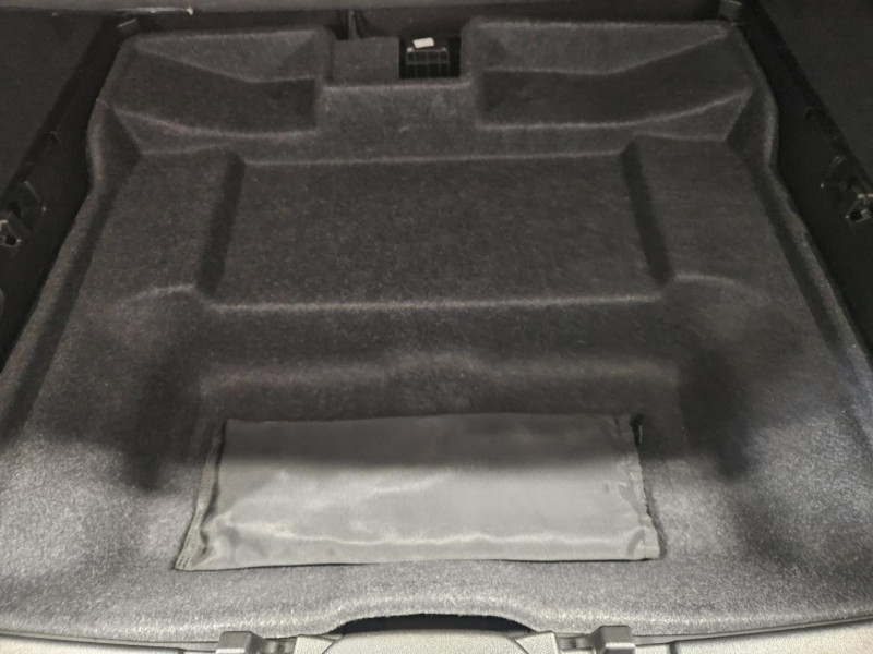 Photo 10 de l'offre de VOLVO XC40 2.0 D3 150 MOMENTUM BVA à 24490€ chez MKP Distribution