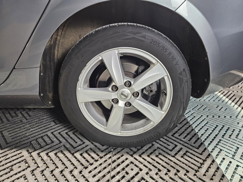 Photo 43 de l'offre de VOLVO V40  D2 2.0D 120 Momentum BVM6 à 12490€ chez MKP Distribution