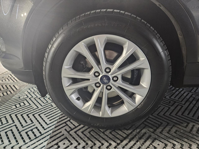 Photo 46 de l'offre de FORD KUGA 1.5 ECOBOOST 150 Titanium BVM à 13990€ chez MKP Distribution