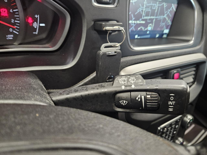 Photo 22 de l'offre de VOLVO V40  D2 2.0D 120 Momentum BVM6 à 12490€ chez MKP Distribution