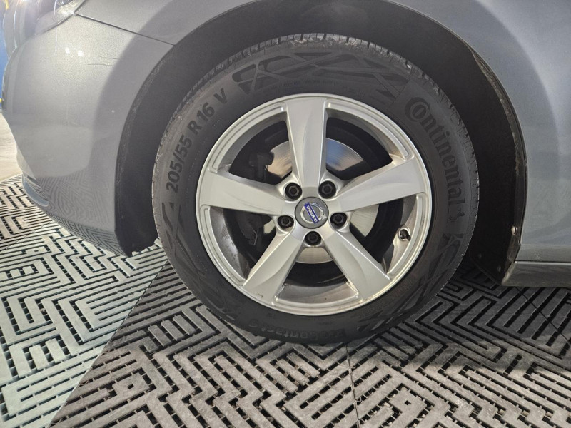 Photo 45 de l'offre de VOLVO V40  D2 2.0D 120 Momentum BVM6 à 12490€ chez MKP Distribution