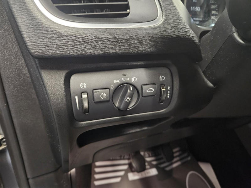 Photo 25 de l'offre de VOLVO V40  D2 2.0D 120 Momentum BVM6 à 12490€ chez MKP Distribution