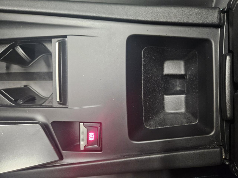 Photo 34 de l'offre de PEUGEOT 308 SW  1.5 BlueHDi 130 EAT8 Allure à 16490€ chez MKP Distribution