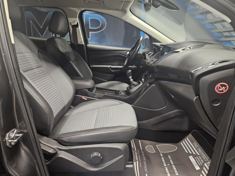 Photo 14 de l'offre de FORD KUGA 1.5 ECOBOOST 150 Titanium BVM à 13990€ chez MKP Distribution