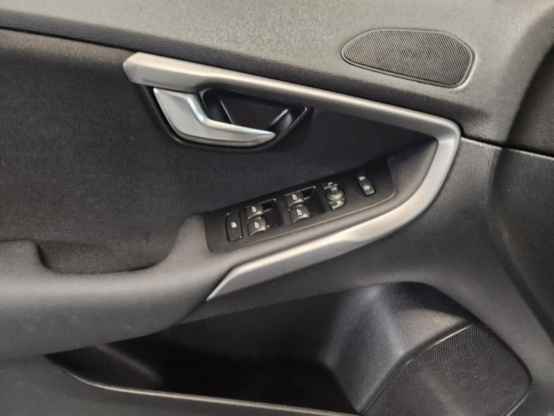 Photo 39 de l'offre de VOLVO V40  D2 2.0D 120 Momentum BVM6 à 12490€ chez MKP Distribution