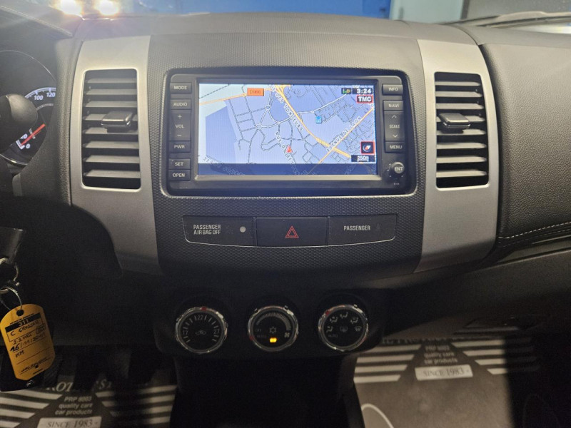 Photo 32 de l'offre de CITROEN C CROSSER 2.2 HDi 156 4WD Exclusive BVM 7 Places à 15490€ chez MKP Distribution