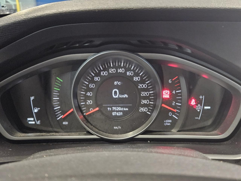 Photo 17 de l'offre de VOLVO V40  D2 2.0D 120 Momentum BVM6 à 12490€ chez MKP Distribution