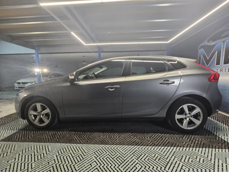 Photo 2 de l'offre de VOLVO V40  D2 2.0D 120 Momentum BVM6 à 12490€ chez MKP Distribution