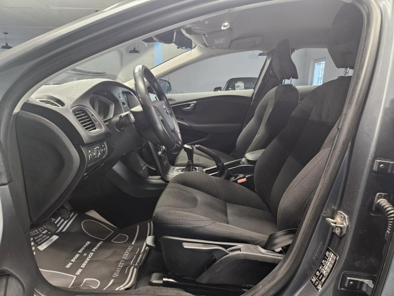 Photo 13 de l'offre de VOLVO V40  D2 2.0D 120 Momentum BVM6 à 12490€ chez MKP Distribution