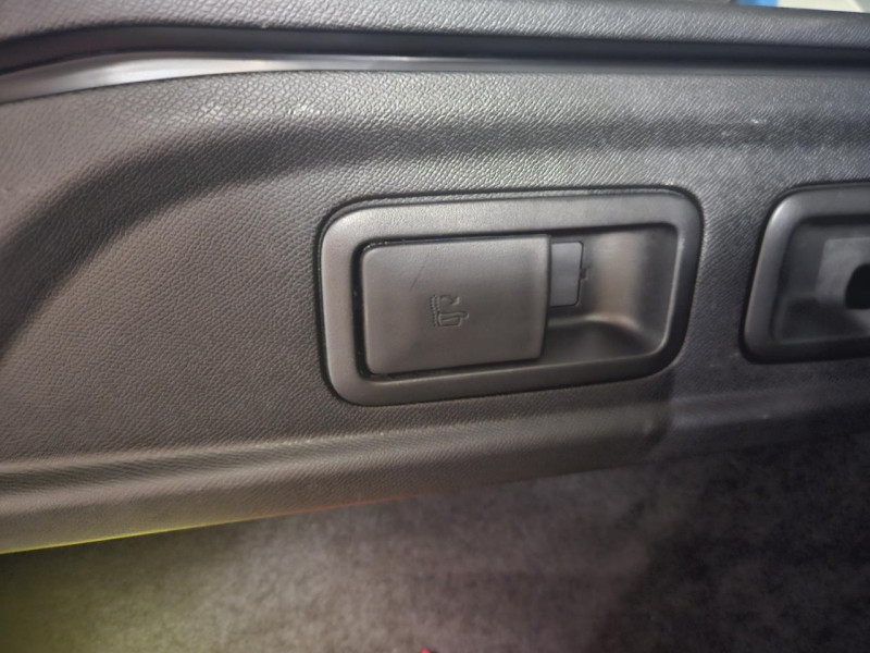 Photo 40 de l'offre de PEUGEOT 308 SW  1.5 BlueHDi 130 EAT8 Allure à 16490€ chez MKP Distribution