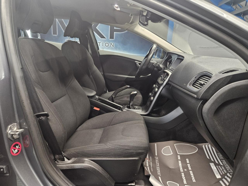 Photo 14 de l'offre de VOLVO V40  D2 2.0D 120 Momentum BVM6 à 12490€ chez MKP Distribution