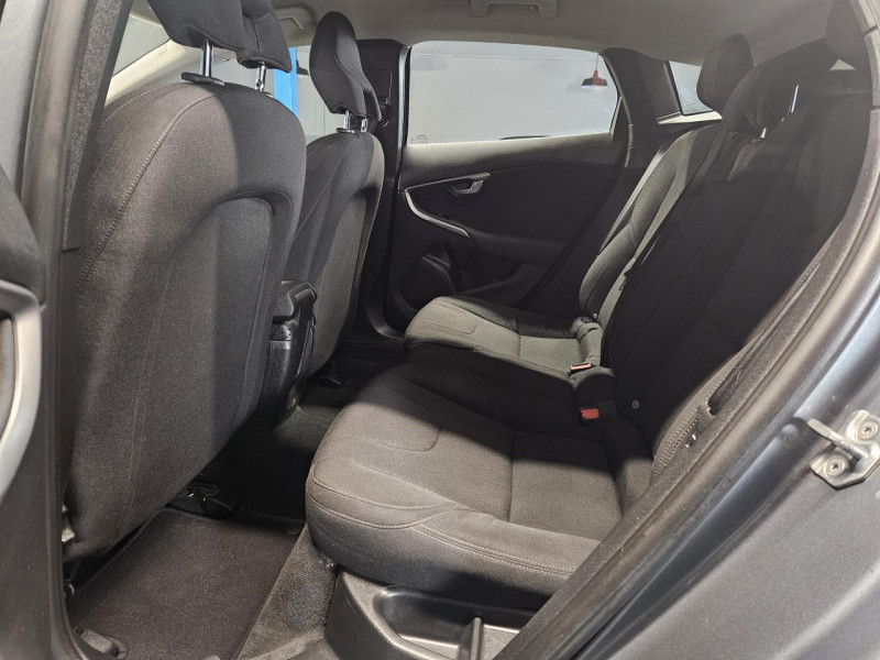 Photo 15 de l'offre de VOLVO V40  D2 2.0D 120 Momentum BVM6 à 12490€ chez MKP Distribution