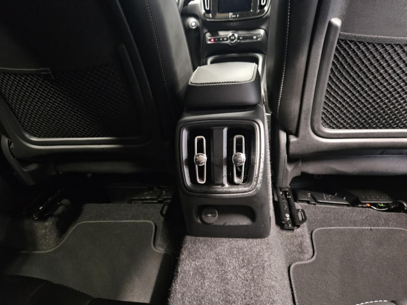 Photo 32 de l'offre de VOLVO XC40 2.0 D3 150 MOMENTUM BVA à 24490€ chez MKP Distribution
