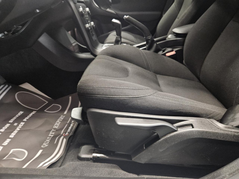 Photo 35 de l'offre de VOLVO V40  D2 2.0D 120 Momentum BVM6 à 12490€ chez MKP Distribution