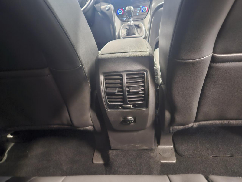 Photo 34 de l'offre de FORD KUGA 1.5 ECOBOOST 150 Titanium BVM à 13990€ chez MKP Distribution