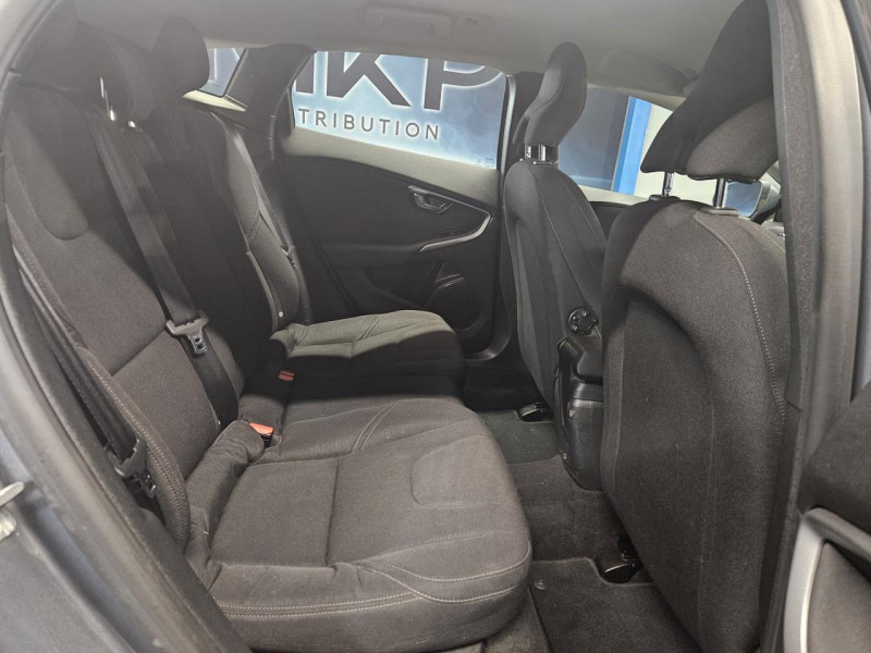 Photo 16 de l'offre de VOLVO V40  D2 2.0D 120 Momentum BVM6 à 12490€ chez MKP Distribution