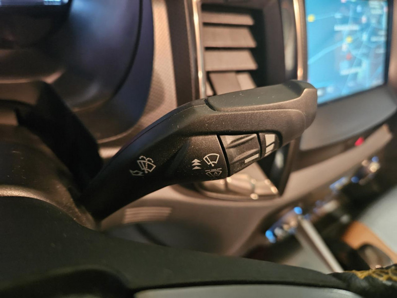 Photo 23 de l'offre de FORD RANGER DOUBLE CABINE 3.2 TDCi 200 4X4 WILDTRAK BVA à 31990€ chez MKP Distribution