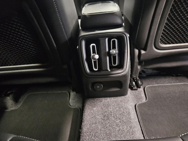 Photo 33 de l'offre de VOLVO XC40 2.0 D3 150 MOMENTUM BVA à 24990€ chez MKP Distribution