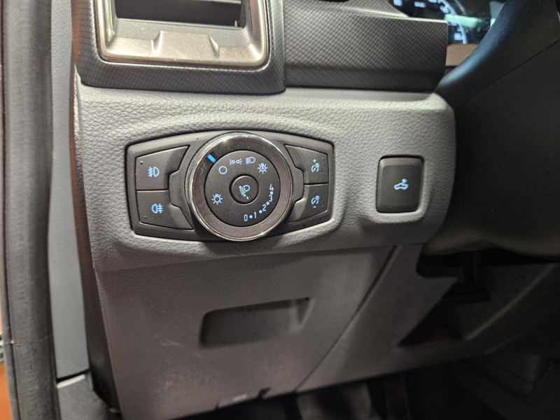 Photo 24 de l'offre de FORD RANGER DOUBLE CABINE 3.2 TDCi 200 4X4 WILDTRAK BVA à 31990€ chez MKP Distribution