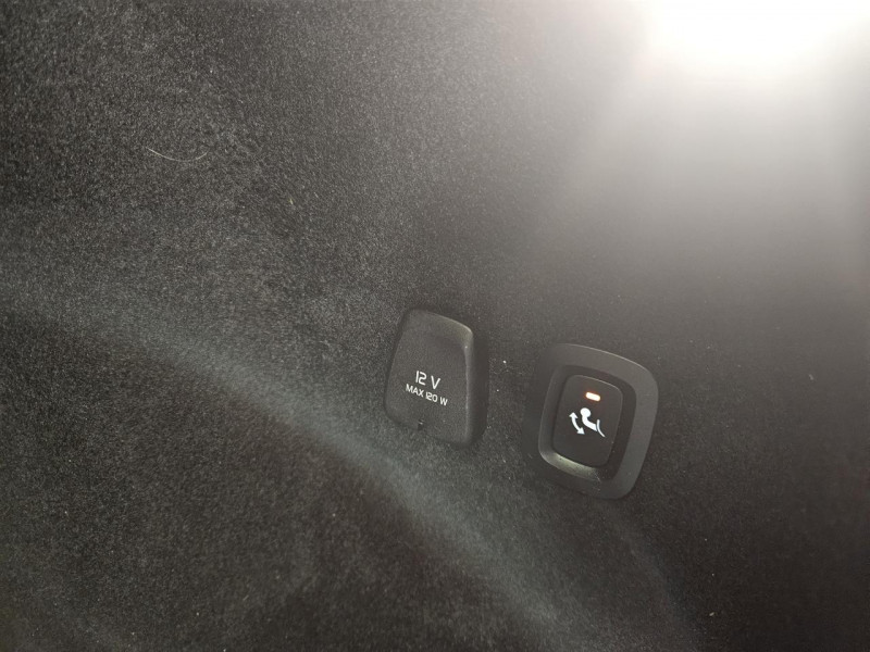 Photo 40 de l'offre de VOLVO V60 2.0 D3 150 R-Design BVA à 27990€ chez MKP Distribution