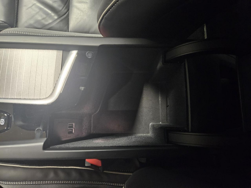 Photo 30 de l'offre de VOLVO V60 2.0 D3 150 R-Design BVA à 27990€ chez MKP Distribution