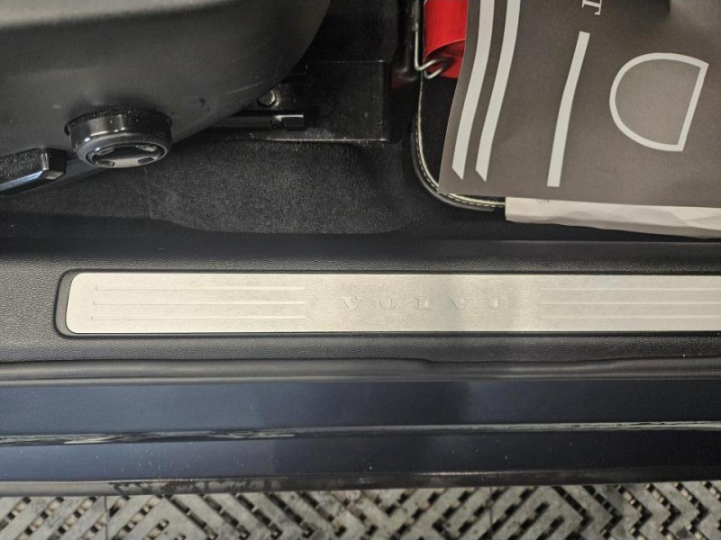 Photo 39 de l'offre de VOLVO V60 2.0 D3 150 R-Design BVA à 27990€ chez MKP Distribution