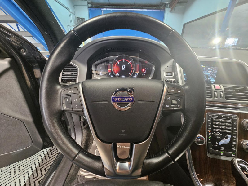 Photo 19 de l'offre de VOLVO XC60 2.0 D4 190 MOMENTUM GEARTRONIC à 23990€ chez MKP Distribution