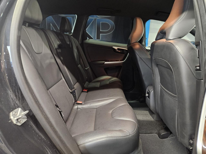 Photo 17 de l'offre de VOLVO XC60 2.0 D4 190 MOMENTUM GEARTRONIC à 23990€ chez MKP Distribution