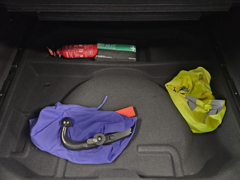 Photo 10 de l'offre de VOLVO XC60 2.0 D4 190 MOMENTUM GEARTRONIC à 23990€ chez MKP Distribution