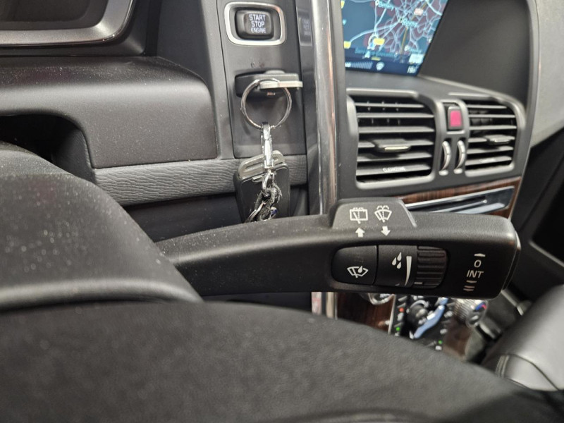 Photo 23 de l'offre de VOLVO XC60 2.0 D4 190 MOMENTUM GEARTRONIC à 23990€ chez MKP Distribution