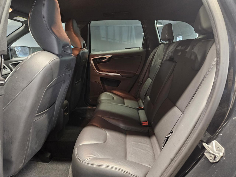Photo 16 de l'offre de VOLVO XC60 2.0 D4 190 MOMENTUM GEARTRONIC à 23990€ chez MKP Distribution