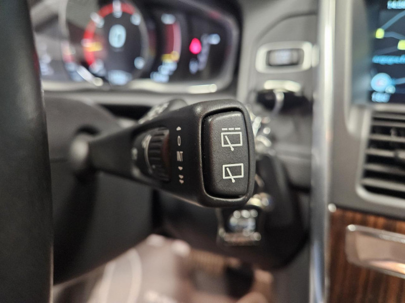 Photo 25 de l'offre de VOLVO XC60 2.0 D4 190 MOMENTUM GEARTRONIC à 23990€ chez MKP Distribution