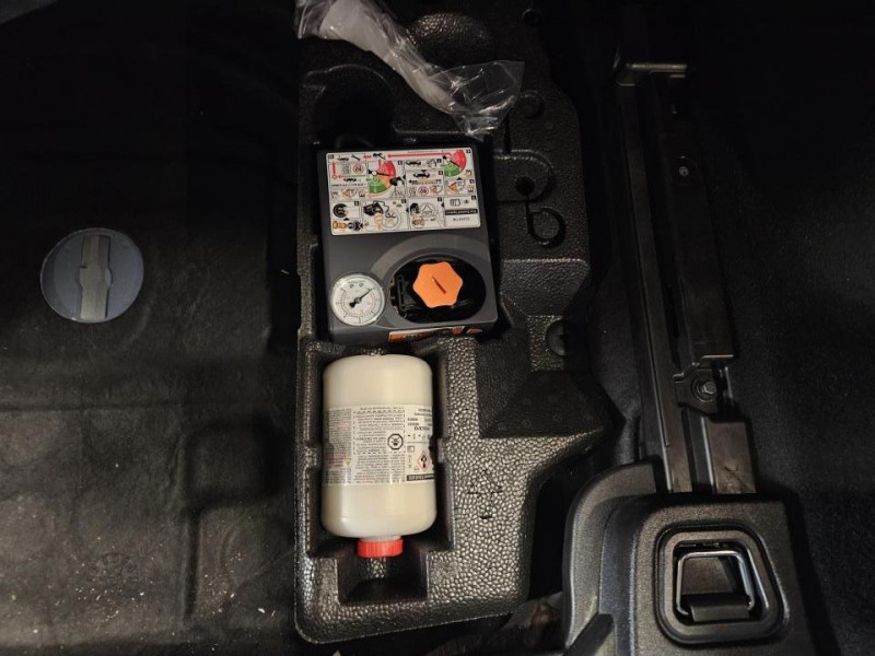 Photo 11 de l'offre de VOLVO V60 2.0 D3 150 R-Design BVM6 à 23490€ chez MKP Distribution