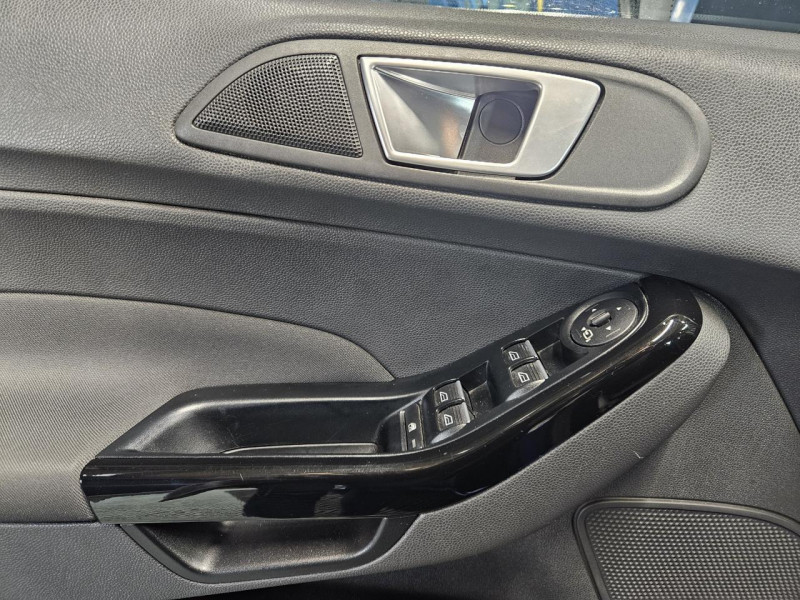 Photo 39 de l'offre de FORD FIESTA 1.0 ECOBOOST 100 EDITION BVM5 à 8990€ chez MKP Distribution