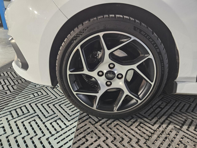 Photo 49 de l'offre de FORD FIESTA ST 1.5 ECOBOOST 200 ST PACK BVM6 à 19990€ chez MKP Distribution