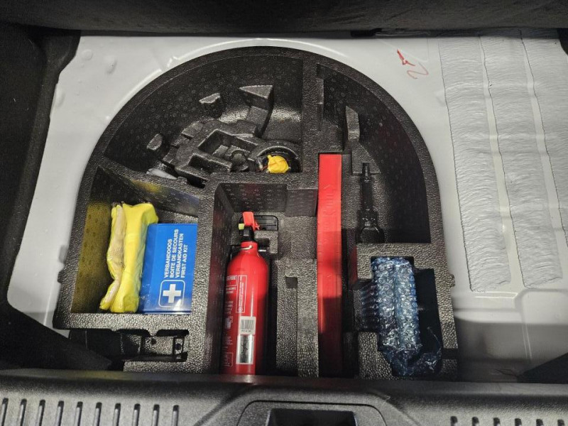 Photo 10 de l'offre de FORD FIESTA ST 1.5 ECOBOOST 200 ST PACK BVM6 à 19990€ chez MKP Distribution