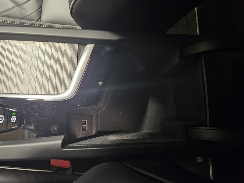 Photo 32 de l'offre de VOLVO V60 2.0 D3 150 R-Design BVM6 à 23490€ chez MKP Distribution