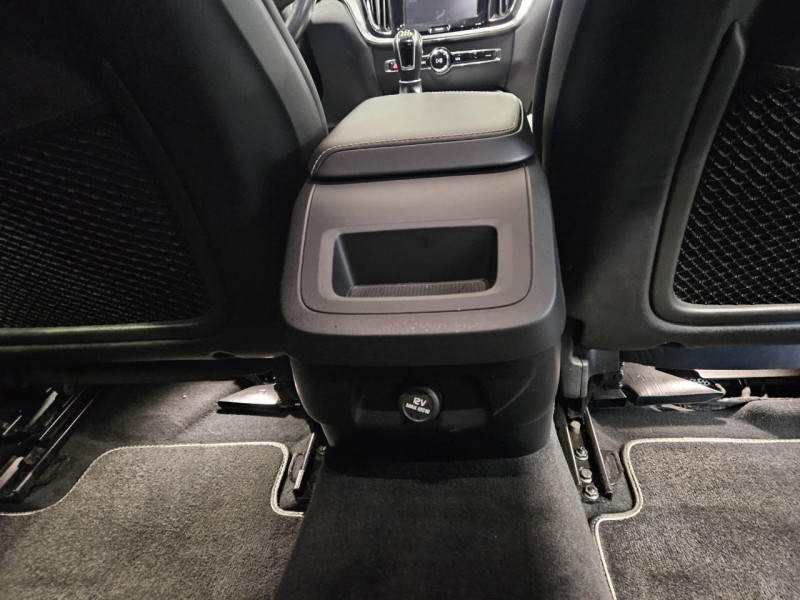 Photo 37 de l'offre de VOLVO V60 2.0 D3 150 R-Design BVM6 à 23490€ chez MKP Distribution