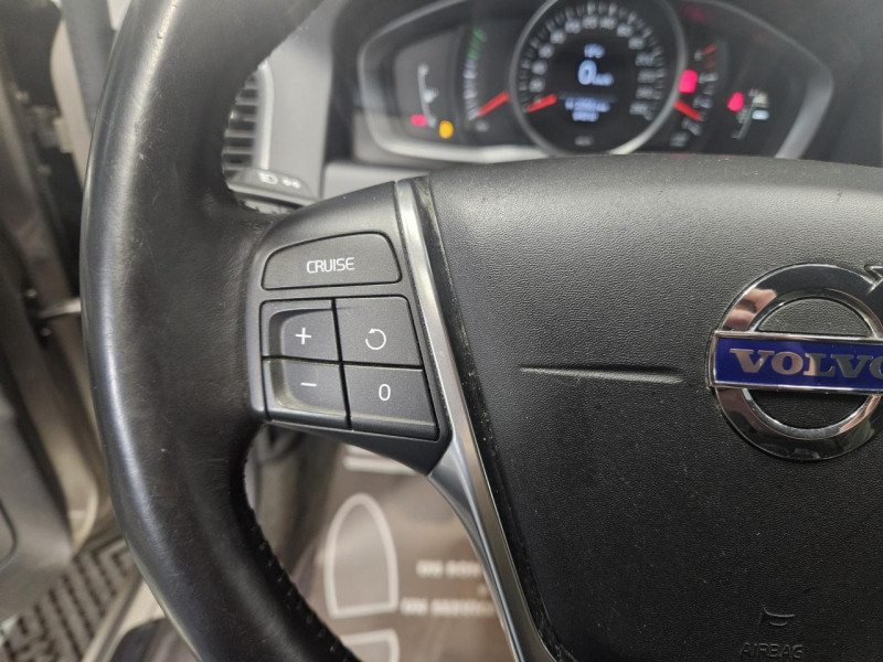 Photo 20 de l'offre de VOLVO XC60 2.0 D3 136 Momentum BVM6 à 17990€ chez MKP Distribution