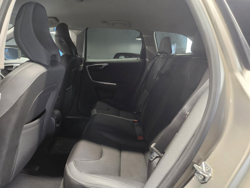 Photo 16 de l'offre de VOLVO XC60 2.0 D3 136 Momentum BVM6 à 17990€ chez MKP Distribution