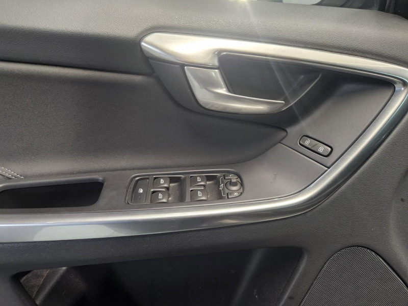 Photo 43 de l'offre de VOLVO XC60 2.0 D3 136 Momentum BVM6 à 17990€ chez MKP Distribution