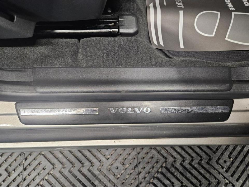 Photo 45 de l'offre de VOLVO XC60 2.0 D3 136 Momentum BVM6 à 17990€ chez MKP Distribution