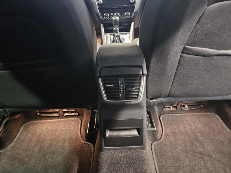 Photo 42 de l'offre de SKODA OCTAVIA 1.6 TDI  116 Business DSG à 12990€ chez MKP Distribution