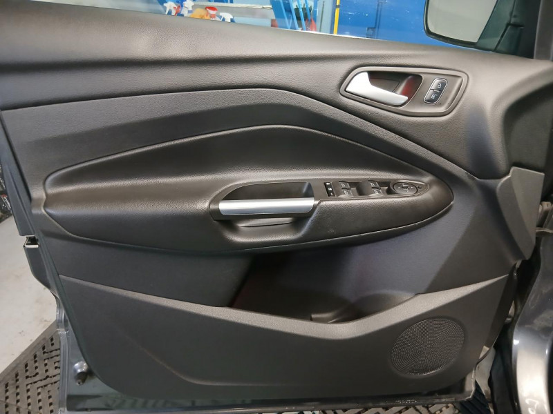 Photo 45 de l'offre de FORD KUGA 2.0 TDCi 180 AWD Titanium BVA à 15990€ chez MKP Distribution