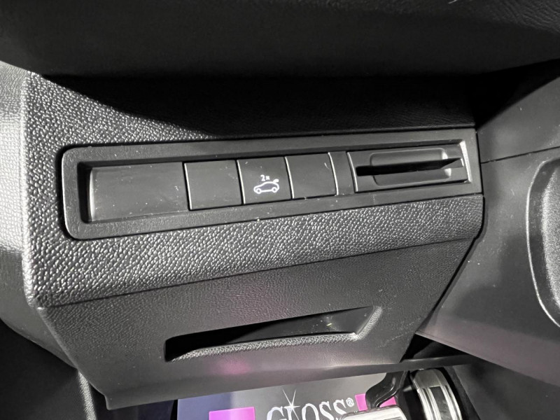 Photo 20 de l'offre de PEUGEOT 3008 1.5 BlueHDi 130 GT Line BVA à 17990€ chez MKP Distribution